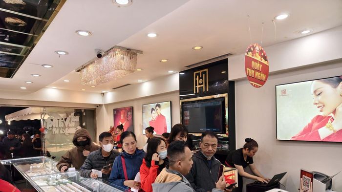 Giá vàng cuối ngày 02/03: Phá đỉnh 190 triệu trong phiên bùng nổ, thế giới tiến sát 5.400 USD