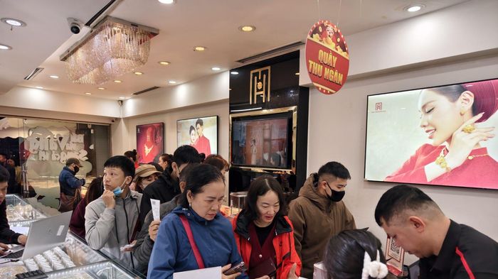 Giá vàng tối 10/03: Dao động sốc 178 USD trong phiên, XAU/USD giữ 5.099 chờ CPI Mỹ ngày mai