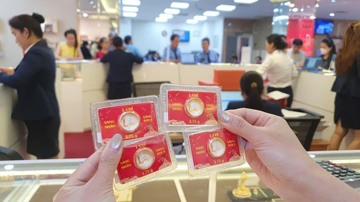 So sánh giá vàng nhẫn 9999 tại SJC, DOJI, PNJ, Phú Quý ngày 27/02: Chênh lệch tới 10 triệu đồng