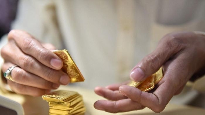 Tại sao giá vàng Việt Nam luôn cao hơn giá thế giới? 5 nguyên nhân cốt lõi nhà đầu tư cần biết